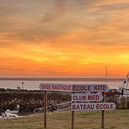 Holiday home Maison Avec Piscine Commune - La Palmyre, 6 Pers - Fr-1-705-42